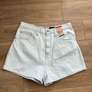 Levi’s Silver Tab Mom Jean Shorts